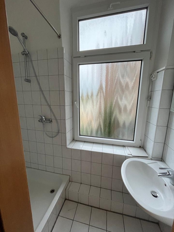 Helle Altbauwohnung für junges Pärchen in Düsseldorf-Lörick zimmer