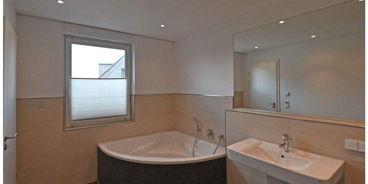 Etagenwohnung Mülheim Menden/Ickten - 4 Zimmer, 134 m&sup2;, 2.100&euro; | Angebot:25834606