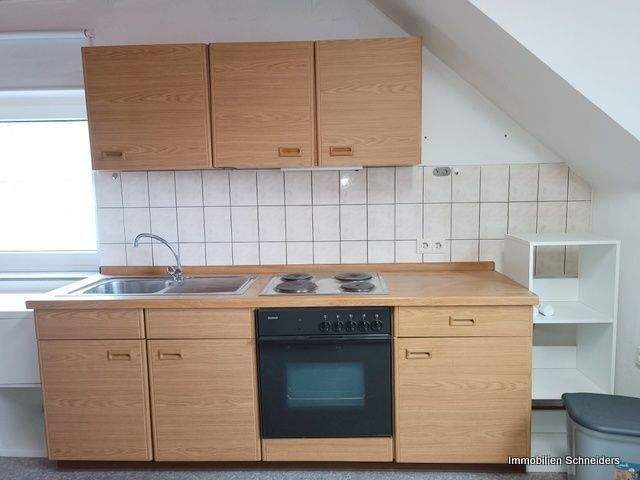 MG-Giesenkirchen - Teilmöblierte, gemütliche 2-Zimmer-DG-Wohnung für eine Einzelperson ab Mitte Februar zu mieten !! 2 zimmer