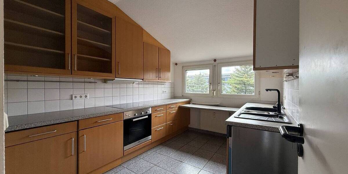 SCHÖNE DACHGESCHOSS-MAISONETTEWOHNUNG MIT BALKON DIREKT AM SCHÖNWASSERPARK ZU VERKAUFEN! 3 zimmer