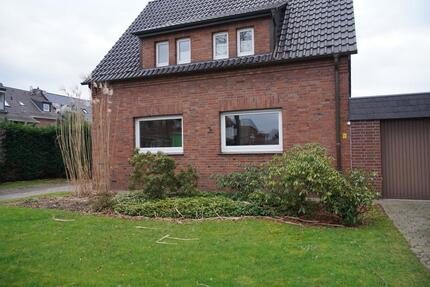 Haus Dormagen Broich - 4 Zimmer, 120 m&sup2;, 1.400&euro; | Angebot:25789635