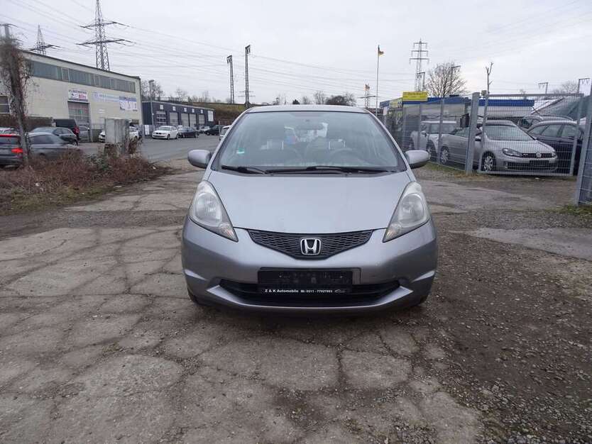 Honda Jazz 193.501 km 2.700 € Düsseldorf 40231