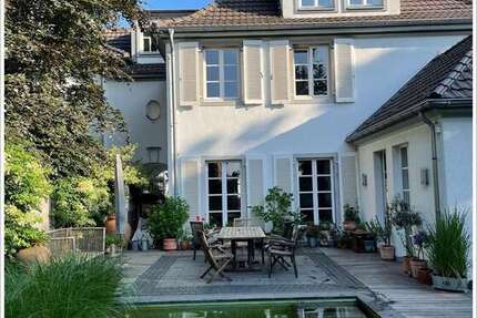 Haus zum Kaufen in Monheim 1.295.000 € 250 m² 8 zimmer