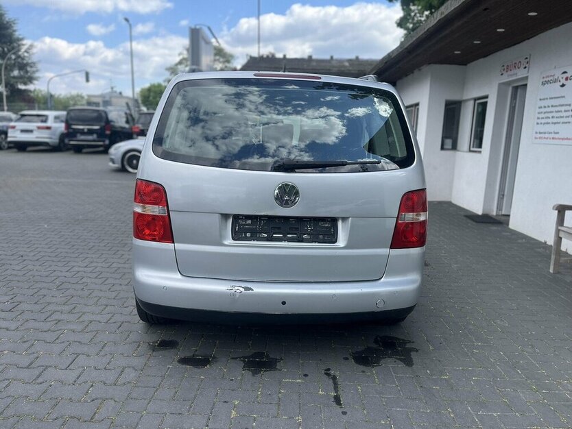 VW Touran Trendline / 7 Sitze / Kamera / Tempomat 249.000 km 3.900 € Mönchengladbach 41066
