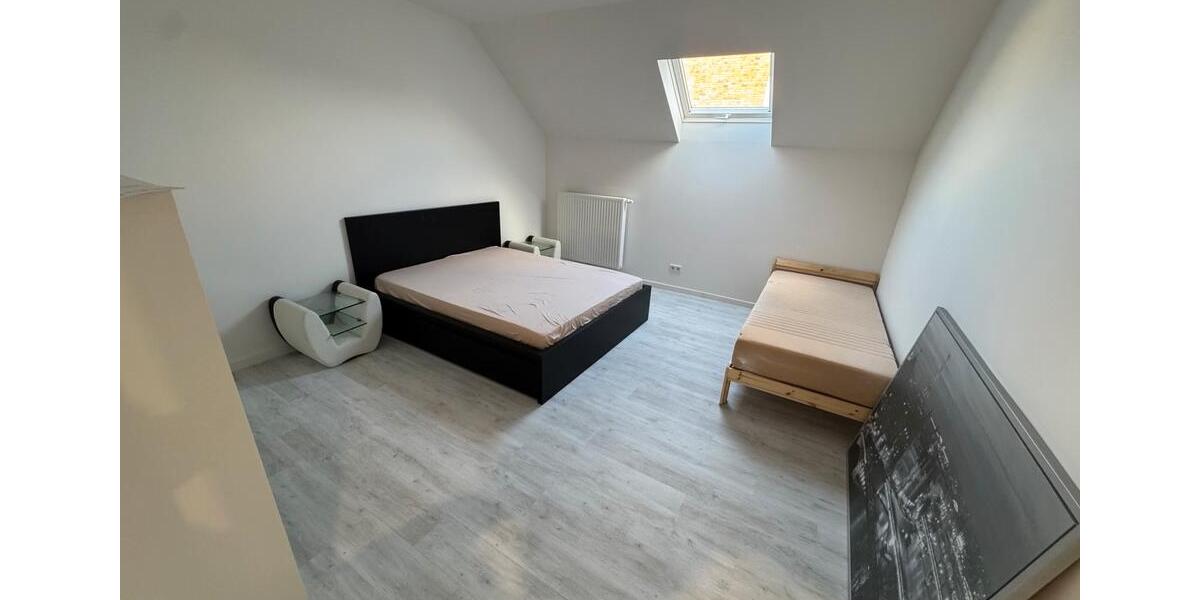 Wohnung, neu saniert, Erstbezug, 80m2, drei Zimmer, möbliert 3 zimmer