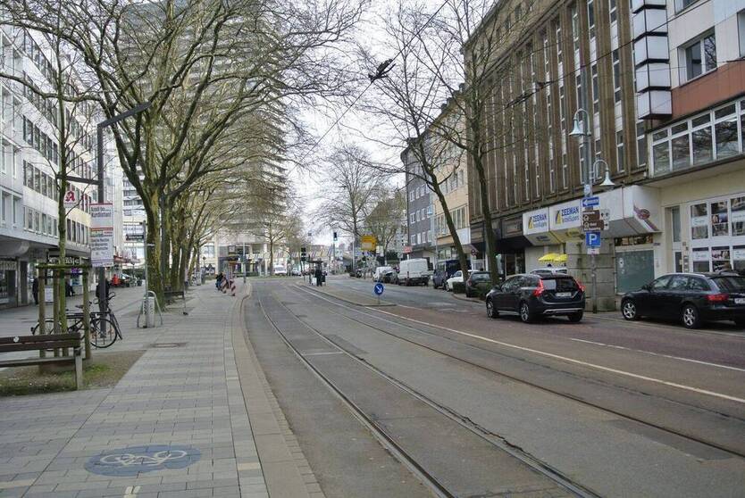 Wohn und Geschäftshaus mit fünf Wohnungen und drei Gewerbeeinheiten im Mülheim-Mitte
