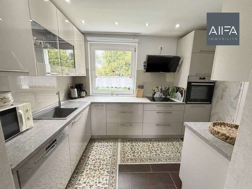 Wohnung zum Kaufen in Mönchengladbach Wickrath-Mitte 265.000 € 95.51 m²