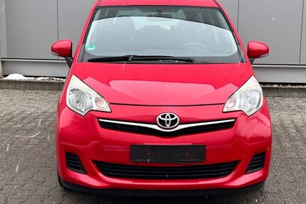 Toyota Verso-S 230.000 km 3.290 &euro; Düsseldorf - Bezirk 8 40231