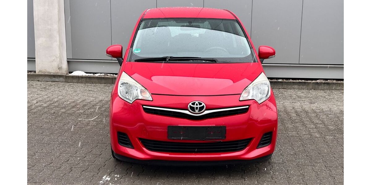 Toyota Verso-S 230.000 km 3.490 &euro; Düsseldorf - Bezirk 8 40231