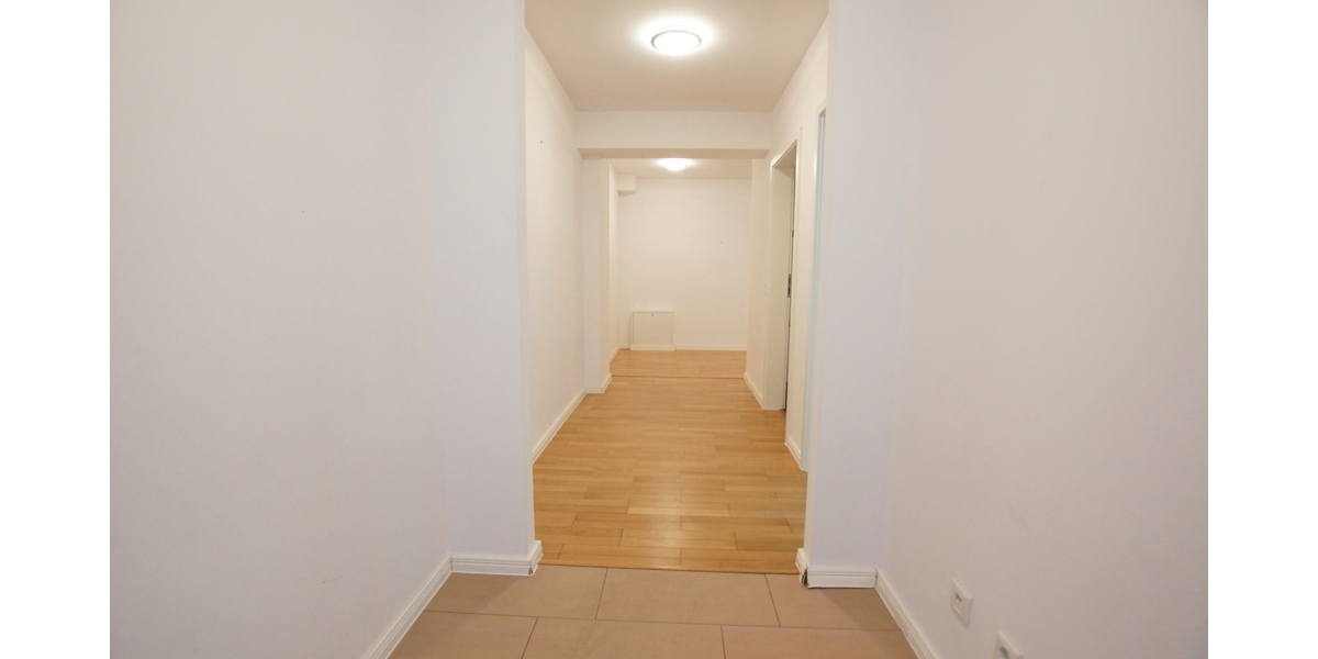 Moderne und großzügige 5 Zimmer-Wohnung über zwei Etagen mit separatem Eingang und Einbauküche - Maisonettenwohnung Düsseldorf Heerdt | Angebot:27313431