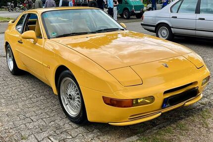Porsche 944