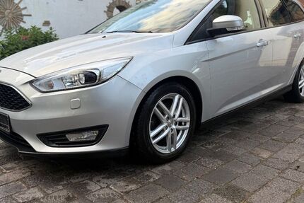 Ford Focus 166.221 km 8.300 € Neukirchen-Vluyn 47506