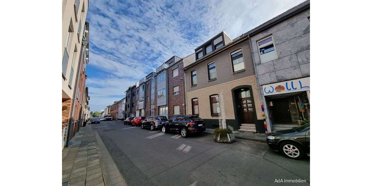 Haus zum Kaufen in Krefeld 349.000 € 170 m² 8 zimmer