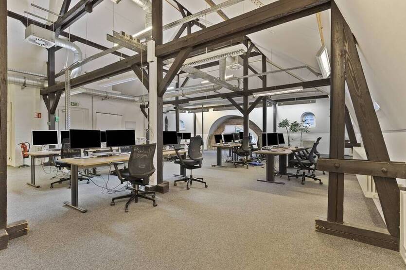 ATTRAKTIVE 204 m² GROßE BÜROFLÄCHE IN TRADITIONS-LIEGENSCHAFT