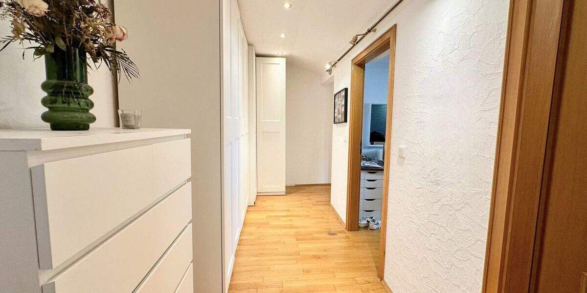 Lichtdurchflutete 3,5-Zimmer-Wohnung mit großer Dachterrasse im Hildener-Süden 3 zimmer