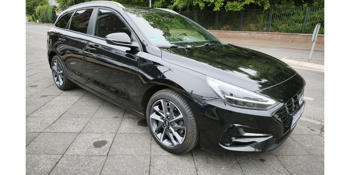 Hyundai i30 108.000 km 11.000 &euro; Mönchengladbach - Odenkirchen 41199