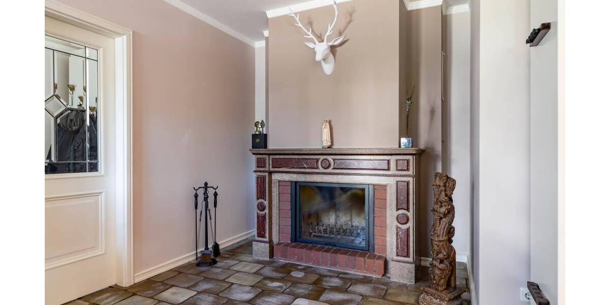 Exklusives Einfamilienhaus mit 2 Einliegerwohnungen* hochwertige Ausstattung * großzügige Raumaufteilung * Wellnessbe... 8 zimmer