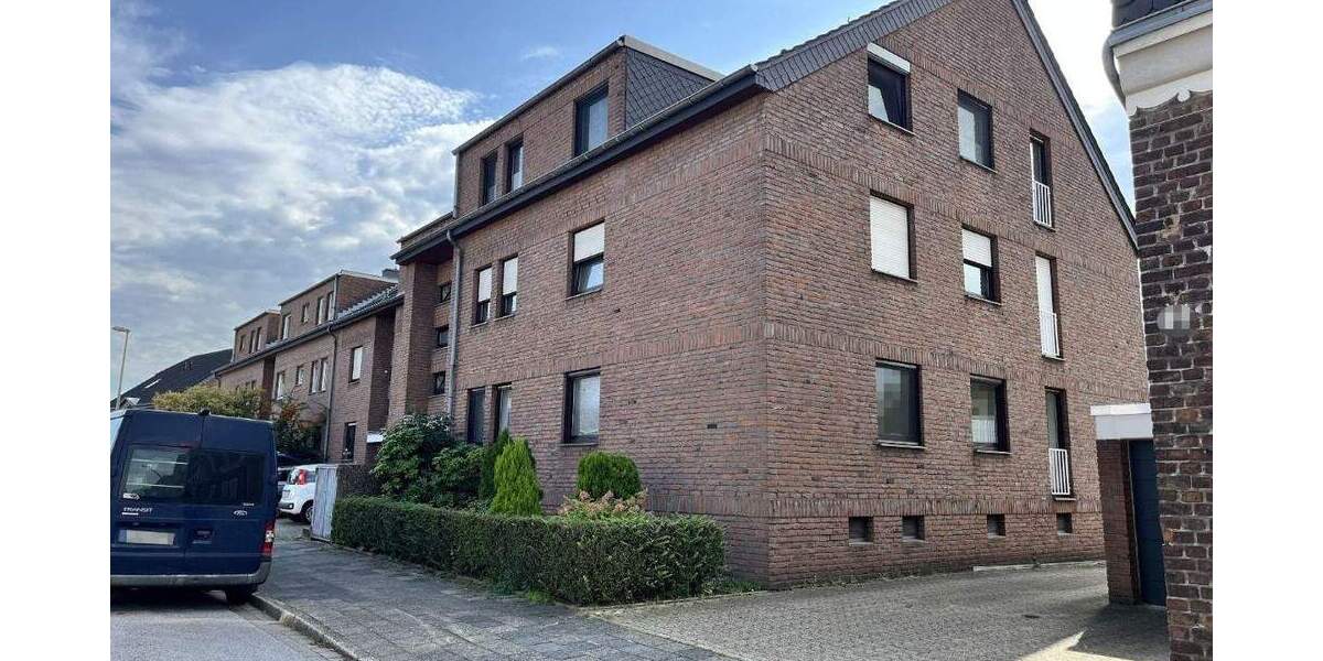 3-Zimmer Dachgeschosswohnung mit großem Balkon und PKW-Stellplatz in Duisburg-Bergheim 3 zimmer