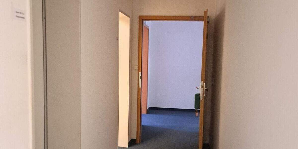 Gewerbe in guter Lage mit 2 Eingängen sucht solvente Mieter ! 6 zimmer