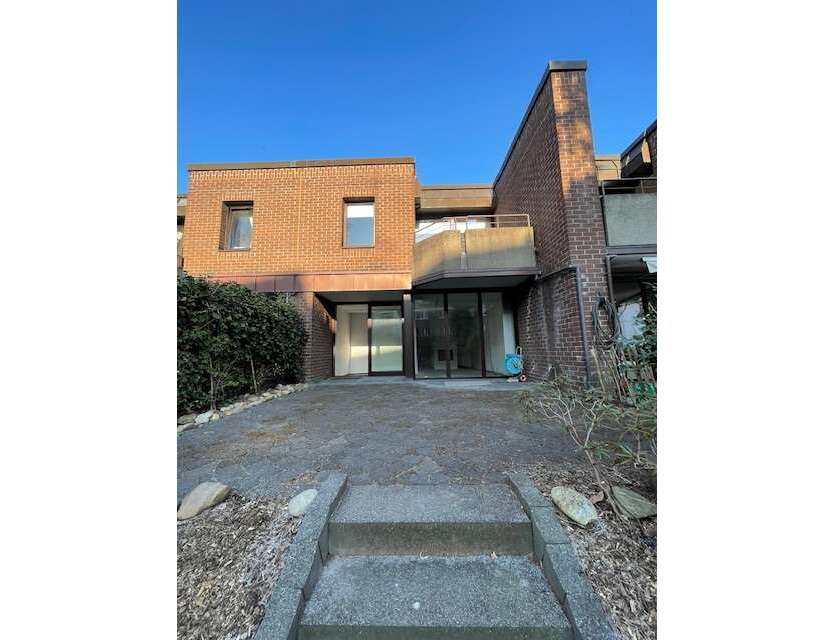 Haus zum Mieten in Düsseldorf 2.750 € 155 m²