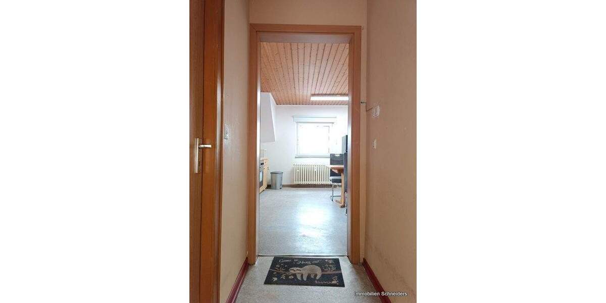 MG-Giesenkirchen - Teilmöblierte, gemütliche 2-Zimmer-DG-Wohnung für eine Einzelperson ab Mitte Februar zu mieten !! 2 zimmer