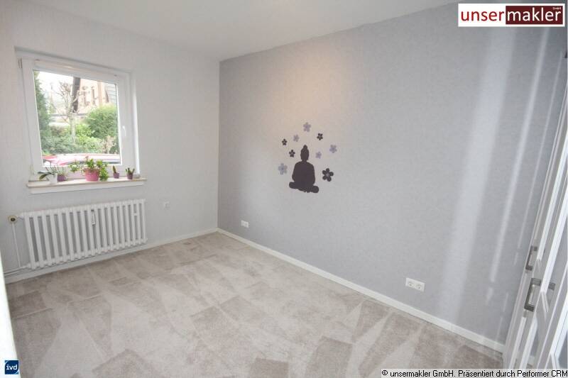 Gepflegtes Dreifamilienhaus zzgl. App. 2x Garagen und Traumgarten