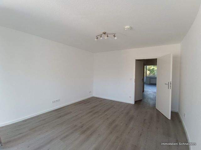 Düsseldorf-Oberbilk, Heerstraße 27 - Komplett sanierte Wohnung mit 2 Balkonen + Küchenzeile ab Oktober zu mieten !!