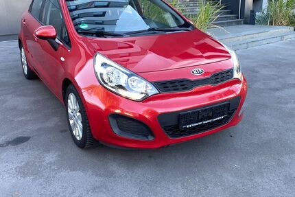 Kia Rio 100.000 km 3.990 € Köln 50739
