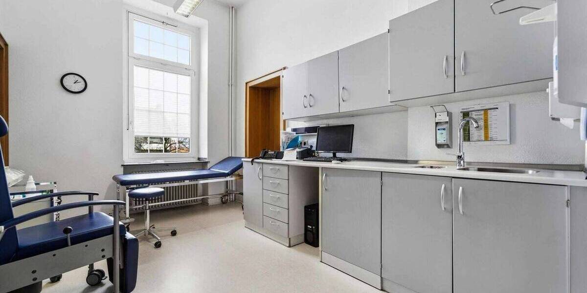 Exklusives Wohn- und Geschäftshaus mit langfristigen Mietern in Toplage am Allee-Center 6 zimmer