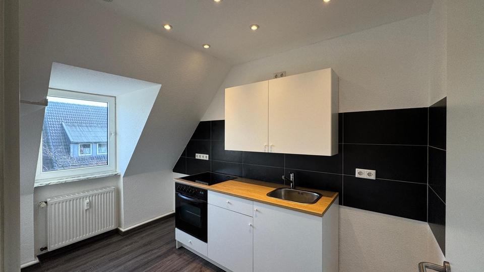 Moderne helle Wohnung 2ZKDB Erstbezug saniert Dachgeschoss Inrath 2 zimmer