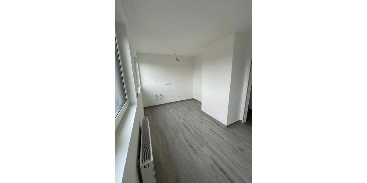 Erstbezug nach Komplettsanierung! Helle 3-Raum Dachgeschosswohnung mit Balkon in zentraler Lage 3 zimmer