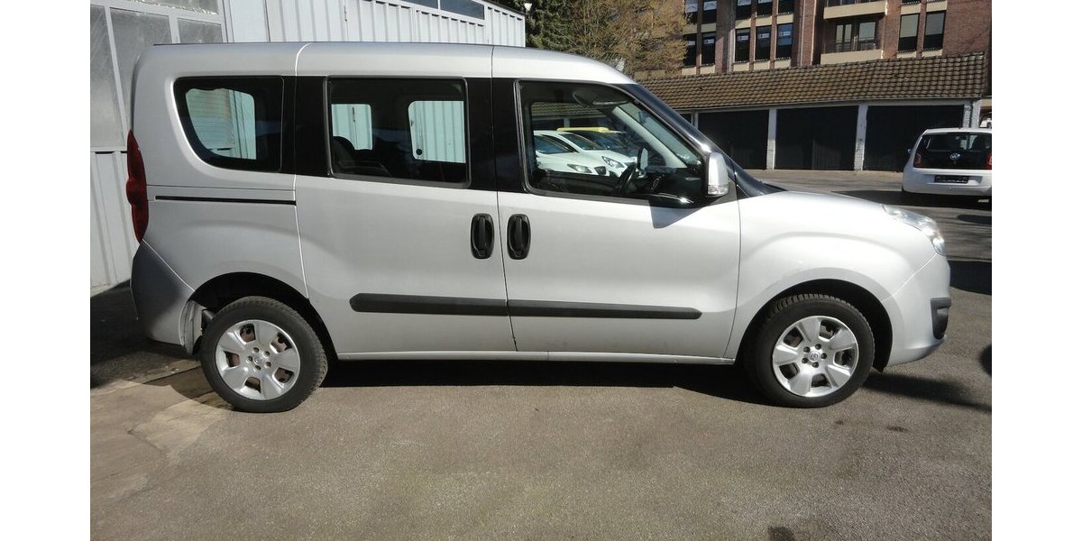 Opel Combo Edition 1,6 d Klima PDC SHZ AHK 5Sitzer 124.000 km 5.999 &euro; Neuss 41462