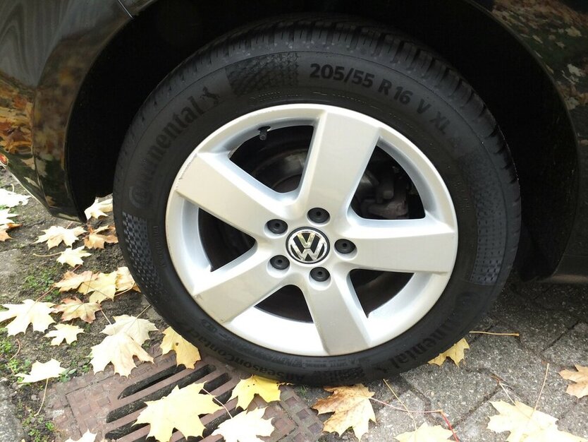 VW Golf 1.6TDi TEAM EINPARKHILFE SHZ TEMPOMAT 5-türig 159.855 km 7.904 € Köln 50858