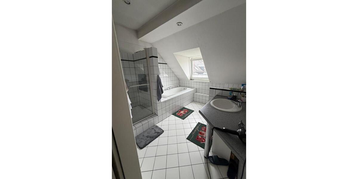 Dachgeschoßwohnung Wuppertal Elberfeld - 4 Zimmer, 100 m&sup2;, 995&euro; | Angebot:26461048