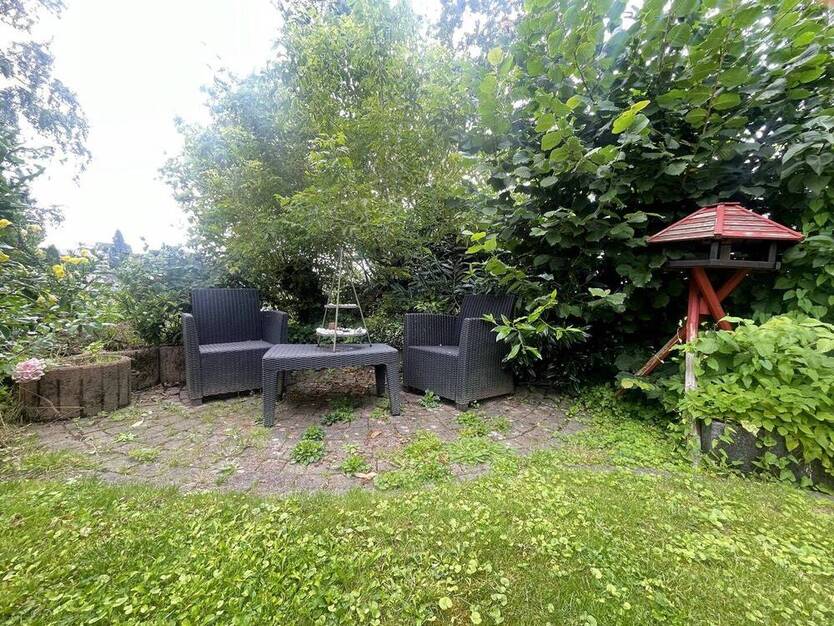 202518.1 Idyllisches Wohnen mit Garten im citynahen Grünen in stilvollem Familienhaus