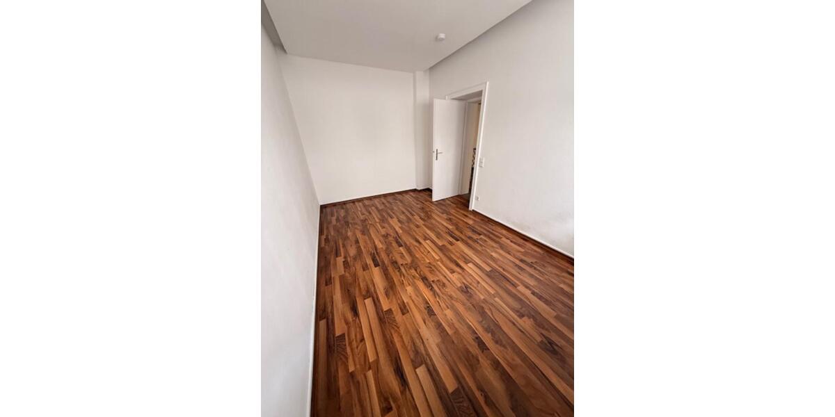 Erdgeschoßwohnung Krefeld - 3 Zimmer, 120 m&sup2;, 1.250&euro; | Angebot:25714479