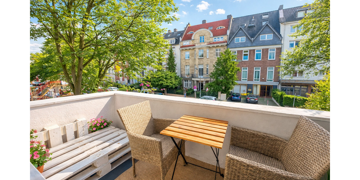 Altbaujuwel mit Stuck & Stil - zeitlose Eleganz in Bestform mit zwei Balkonen und Einbauküche 2 zimmer