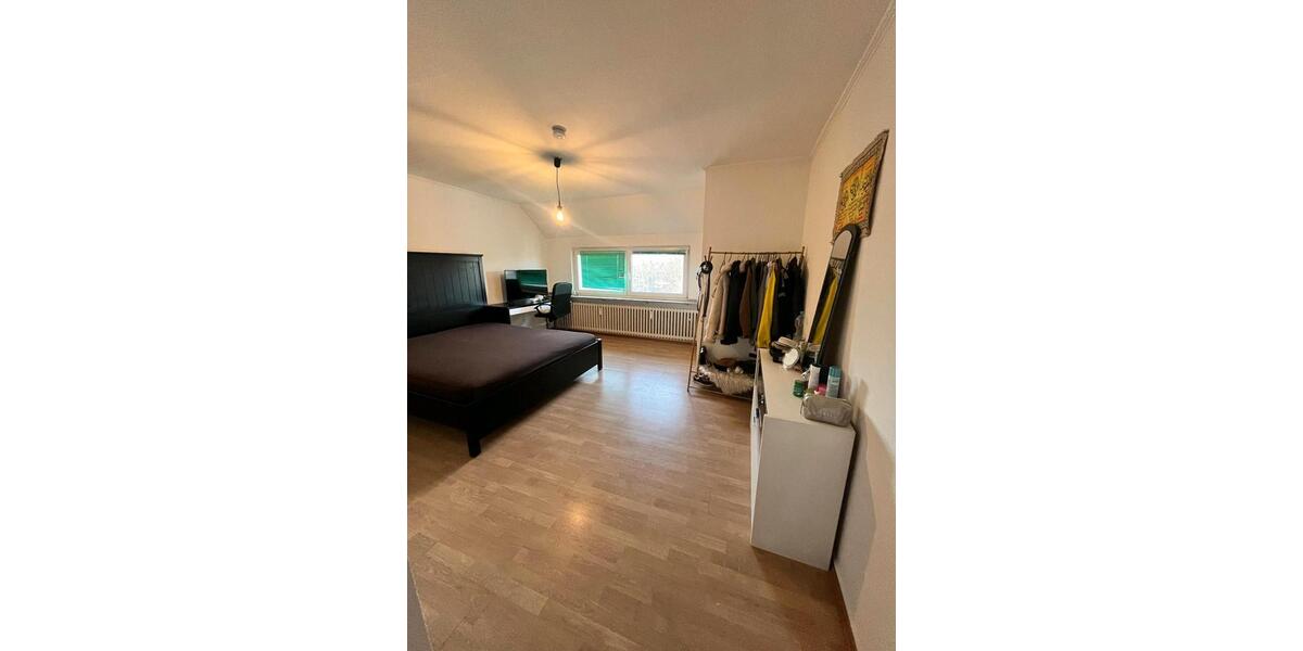 Helle 66m² Wohnung mit Gartenmitbenutzung DG st. Töniser str. 2.5 zimmer