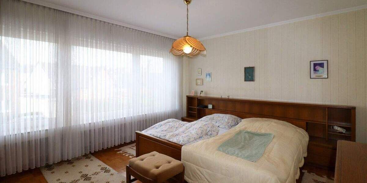 Einfamilienhaus mit großem Grundstück und zusätzlichem sanierungsbedürftigen Wohngebäude 5 zimmer