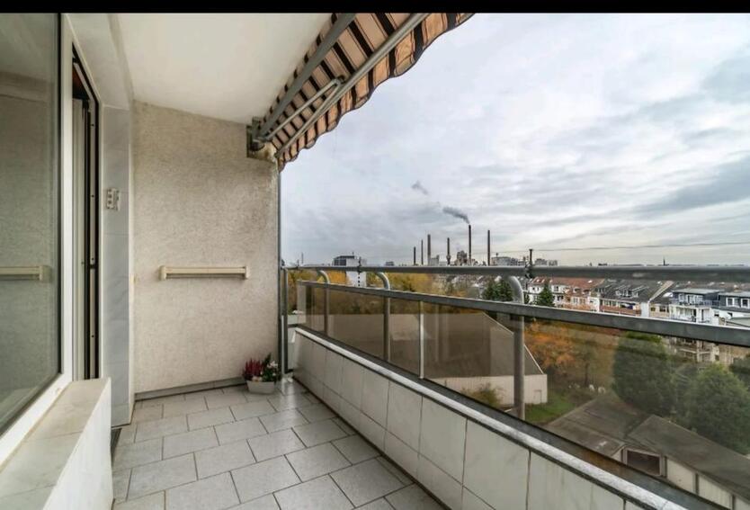 Renoviertes 2 Zimmer Apartment mit Küche, Balkon in Düsseldorf zimmer