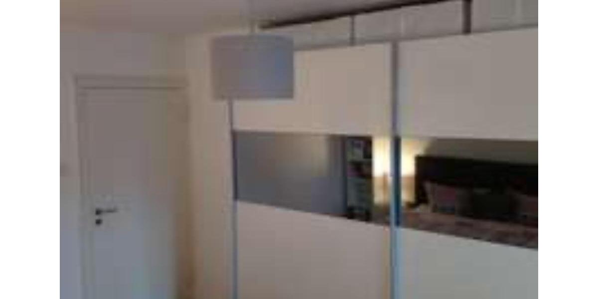 NE-Holzheim: 2-Zimmer-Wohnung, Wohnküche mit EBK und Balkon 2 zimmer