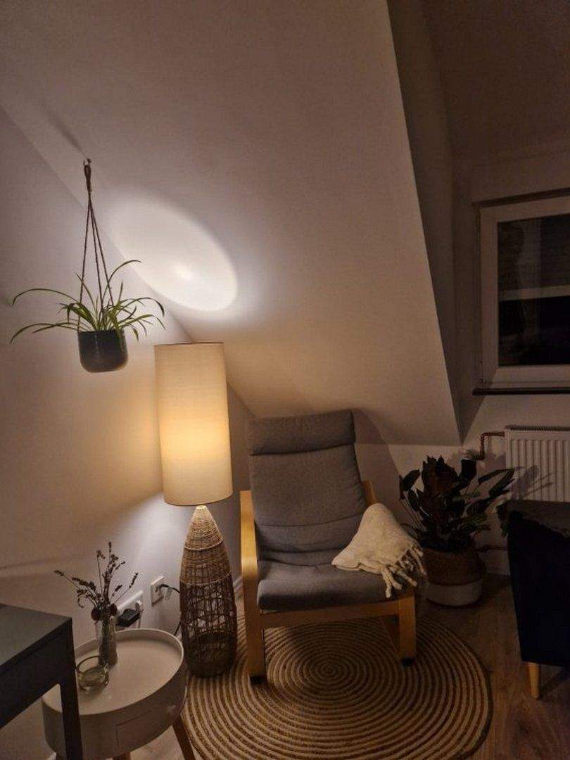 Moderne und Vollmöblierte 1-Zimmerwohnung mit Balkon in Düsseldorf Oberbilk zimmer