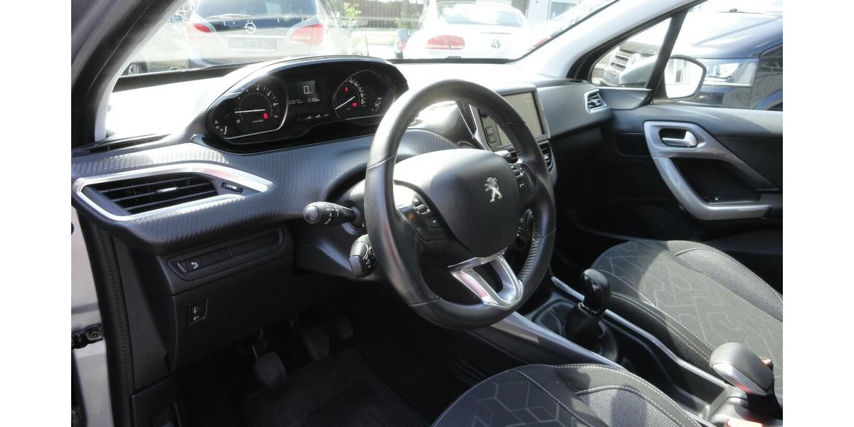 Peugeot 2008 Active 1,2 Klima SHZ PDC Allwetter 60.000 km 8.990 &euro; Neuss 41462