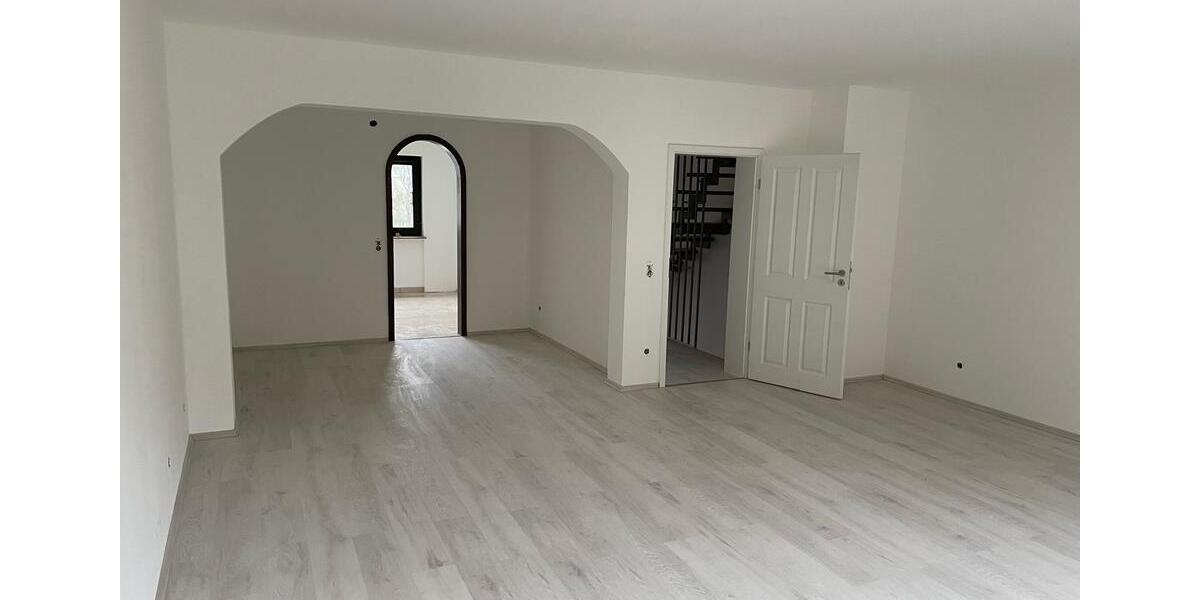 Reihenhaus Wuppertal Gemarkung Elberfeld - 5 Zimmer, 165 m&sup2;, 1.800&euro; | Angebot:25057867