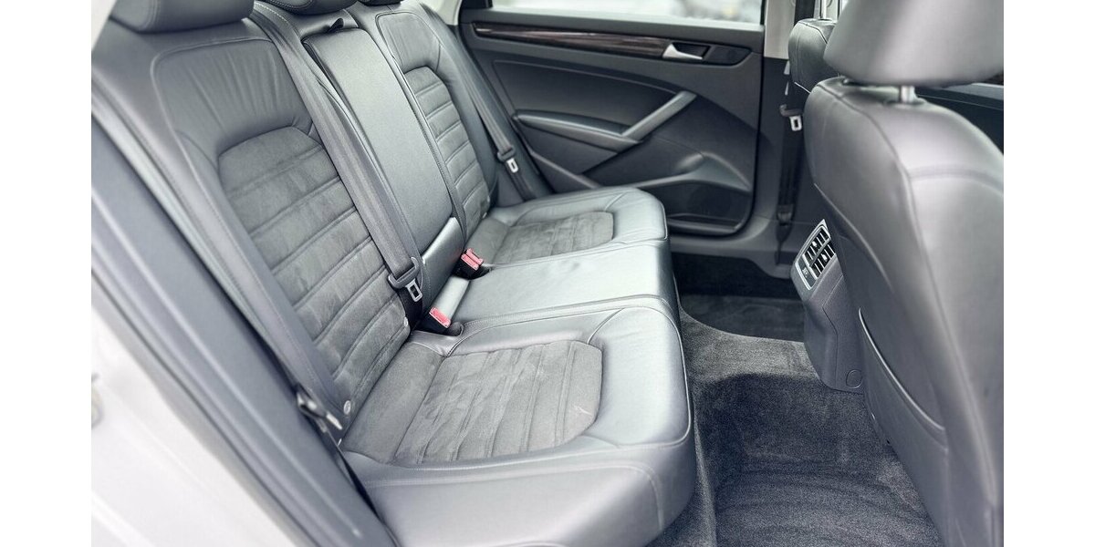 VW Passat 2,0 TDI Highline / Leder / SHD / Keyless 228.000 km 8.900 &euro; Mönchengladbach 41066