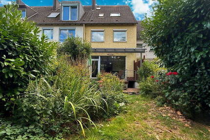 Ihr neues Zuhause in Köln-Lövenich: Familienfreundliches Reihenhaus mit Garten und Garage