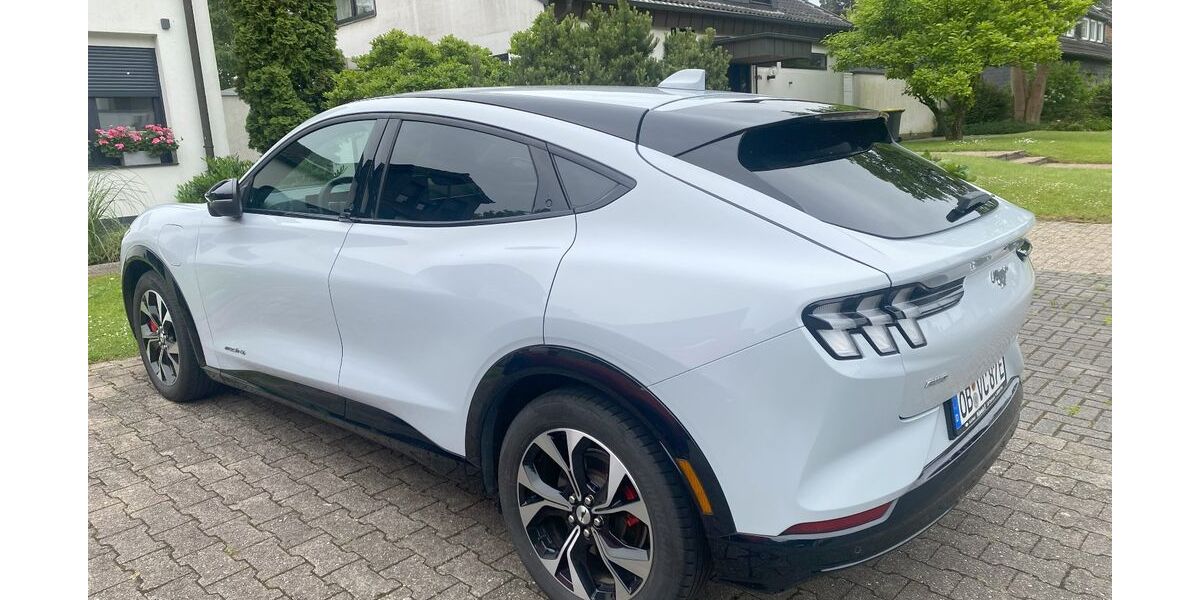 Ford Mustang Mach-E 66.600 km 24.950 &euro; Oberhausen 46147