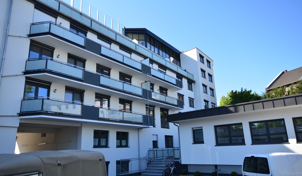 Moderne und großzügige 5 Zimmer-Wohnung über zwei Etagen mit separatem Eingang und Einbauküche - Maisonettenwohnung Düsseldorf Heerdt | Angebot:27313431