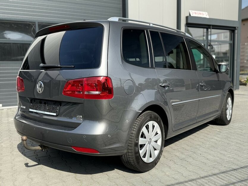 VW Touran Highline / Navi / 7 Sitze / Klima / AHK 256.000 km 7.900 € Mönchengladbach 41066