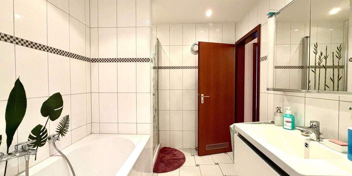 Etagenwohnung Düsseldorf Unterbach - 4 Zimmer, 109 m&sup2;, 359.000&euro; | Angebot:25413595